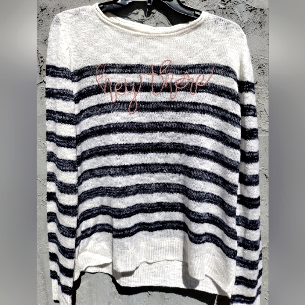 "Hey There" embroidered sweater.  SZ XL